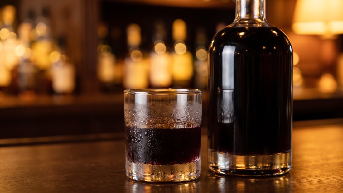 Mulberry gin and liqueur seasonal release — bottle and berry colour test